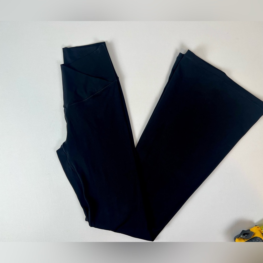 OFFLINE by, Aerie REAL ME FLARE HIGH RISE 
Black Leggings‎ Size Med